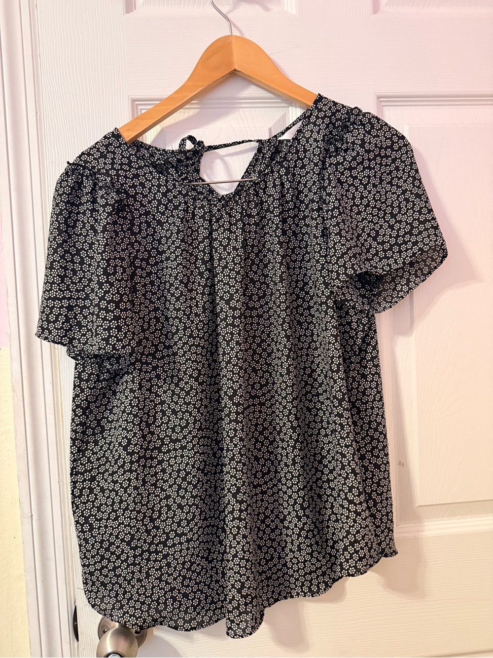LC Lauren Conrad Floral Black White Short Sleeve Round Neck Blouse Small